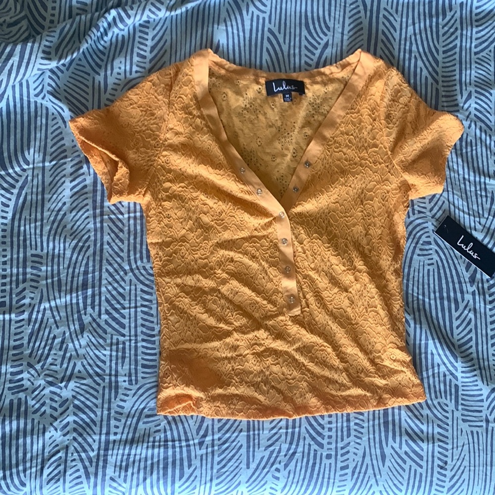 Lulu’s Santa Barbara Golden Yellow Lace Cropped Tee NWT